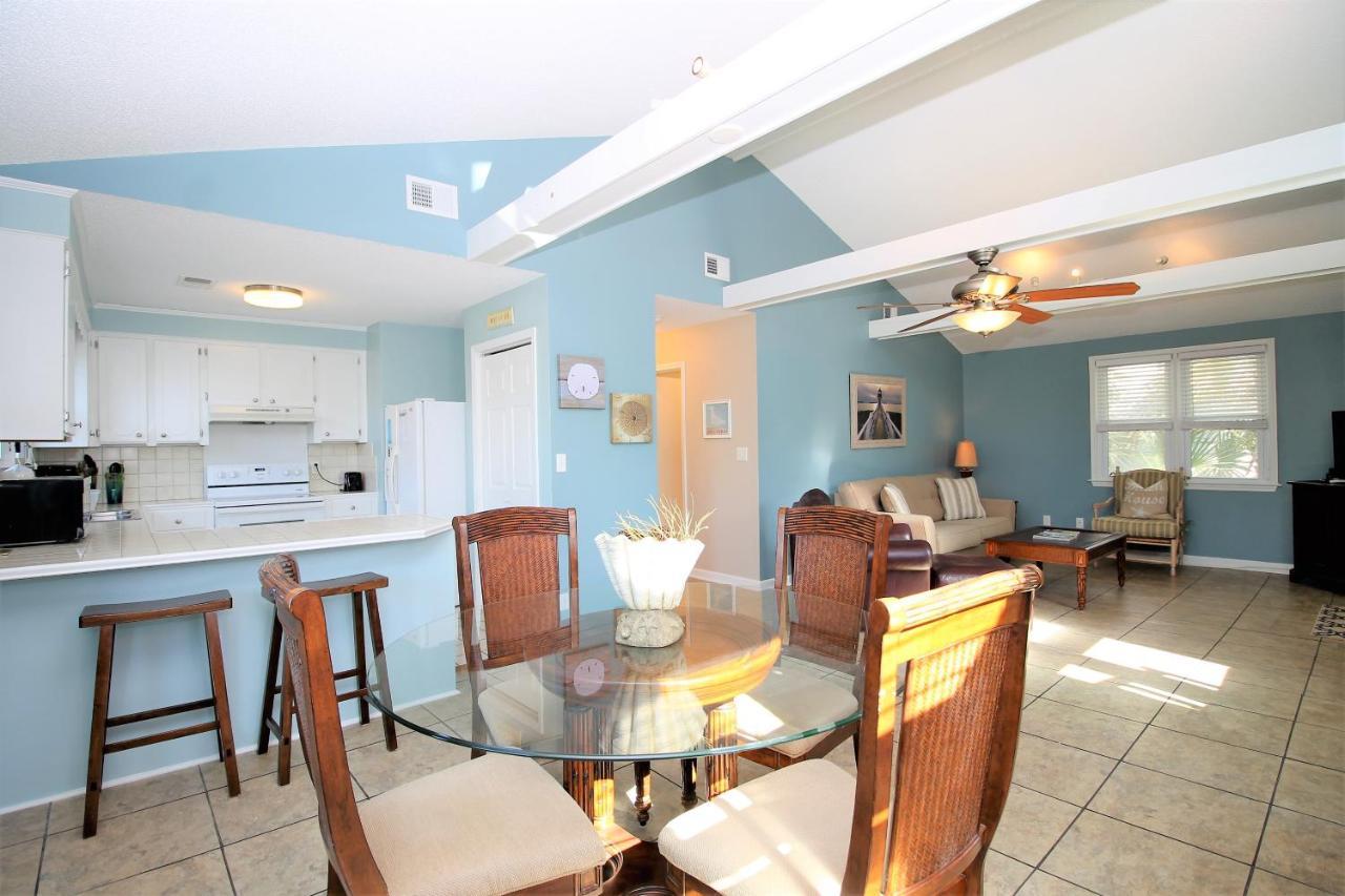 פולי ביץ' Salty Shack Unit C - Salty Shack - Dog Friendly Home - Across From The Beach - Central Location! מראה חיצוני תמונה