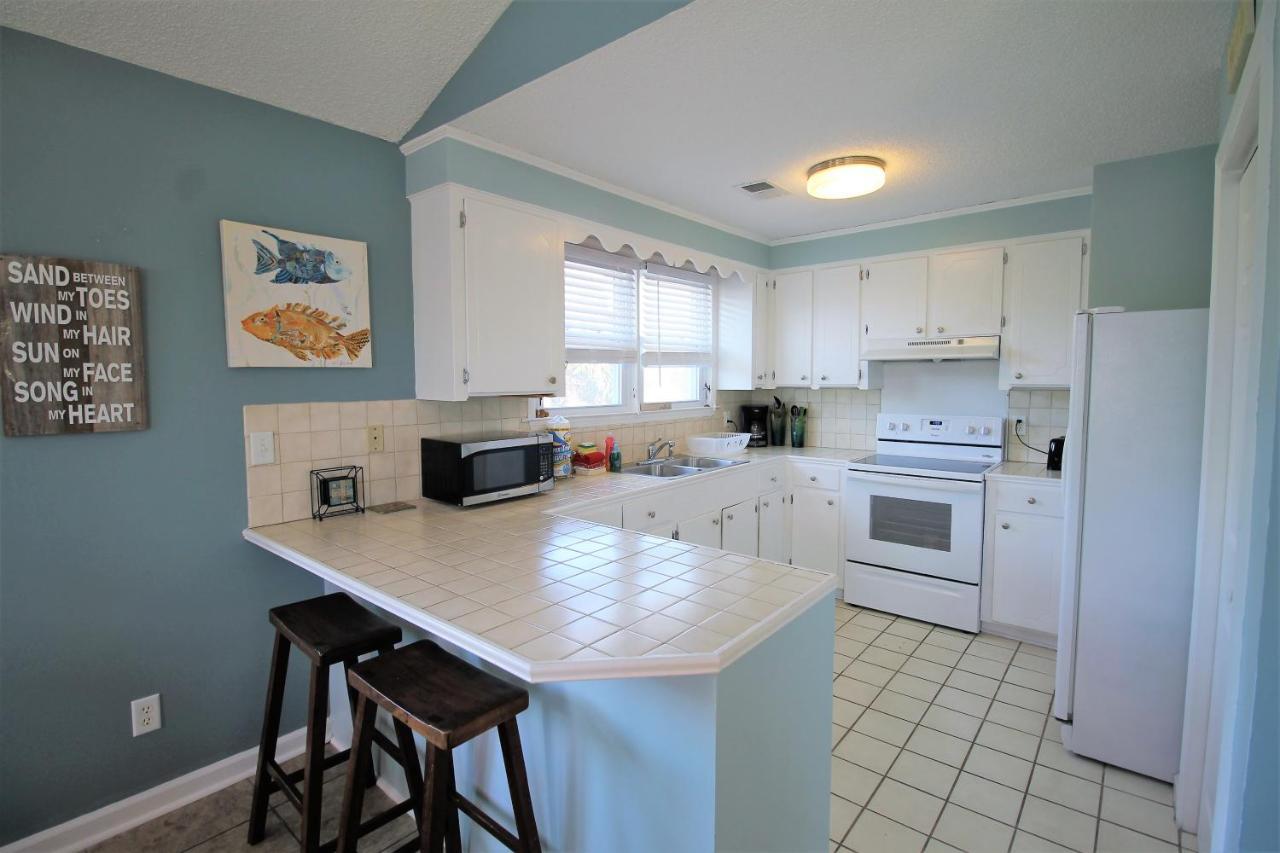 פולי ביץ' Salty Shack Unit C - Salty Shack - Dog Friendly Home - Across From The Beach - Central Location! מראה חיצוני תמונה