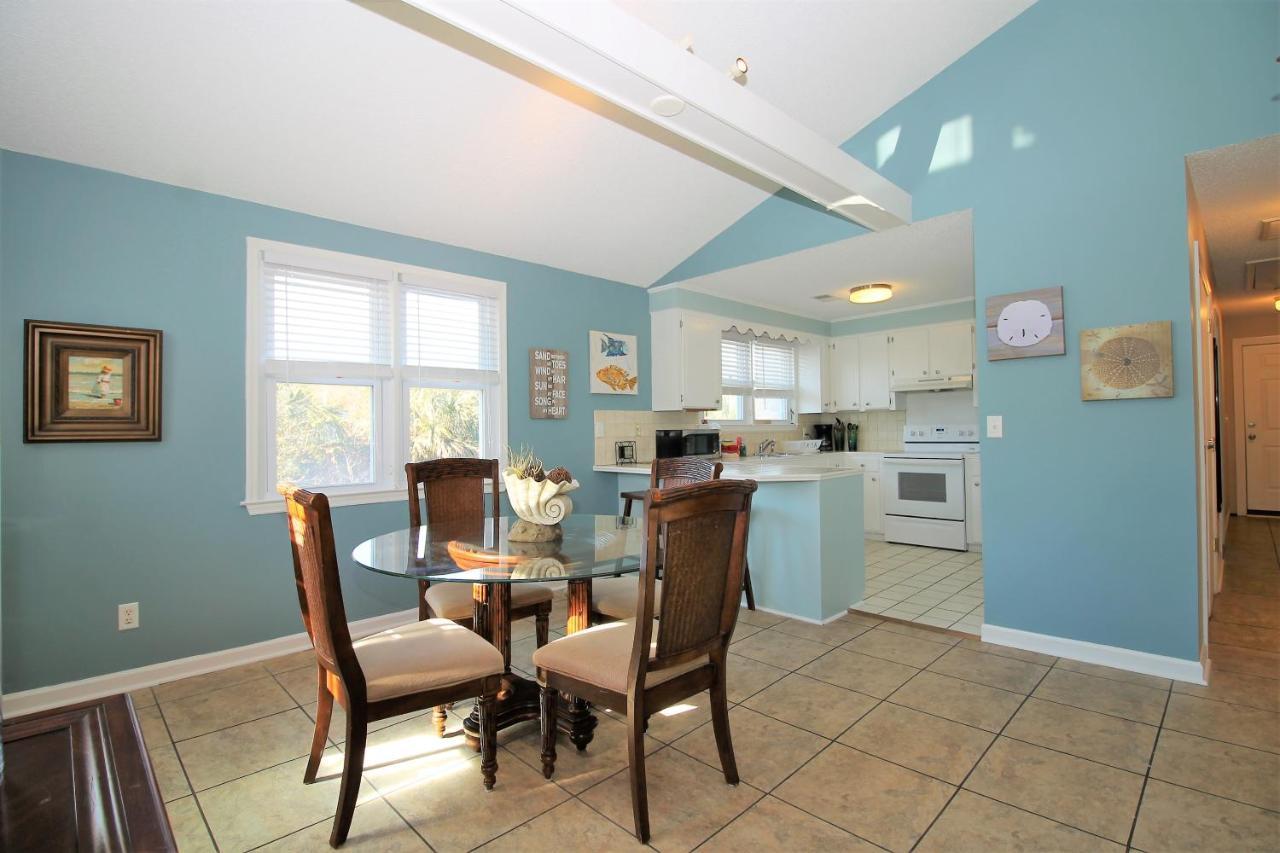 פולי ביץ' Salty Shack Unit C - Salty Shack - Dog Friendly Home - Across From The Beach - Central Location! מראה חיצוני תמונה