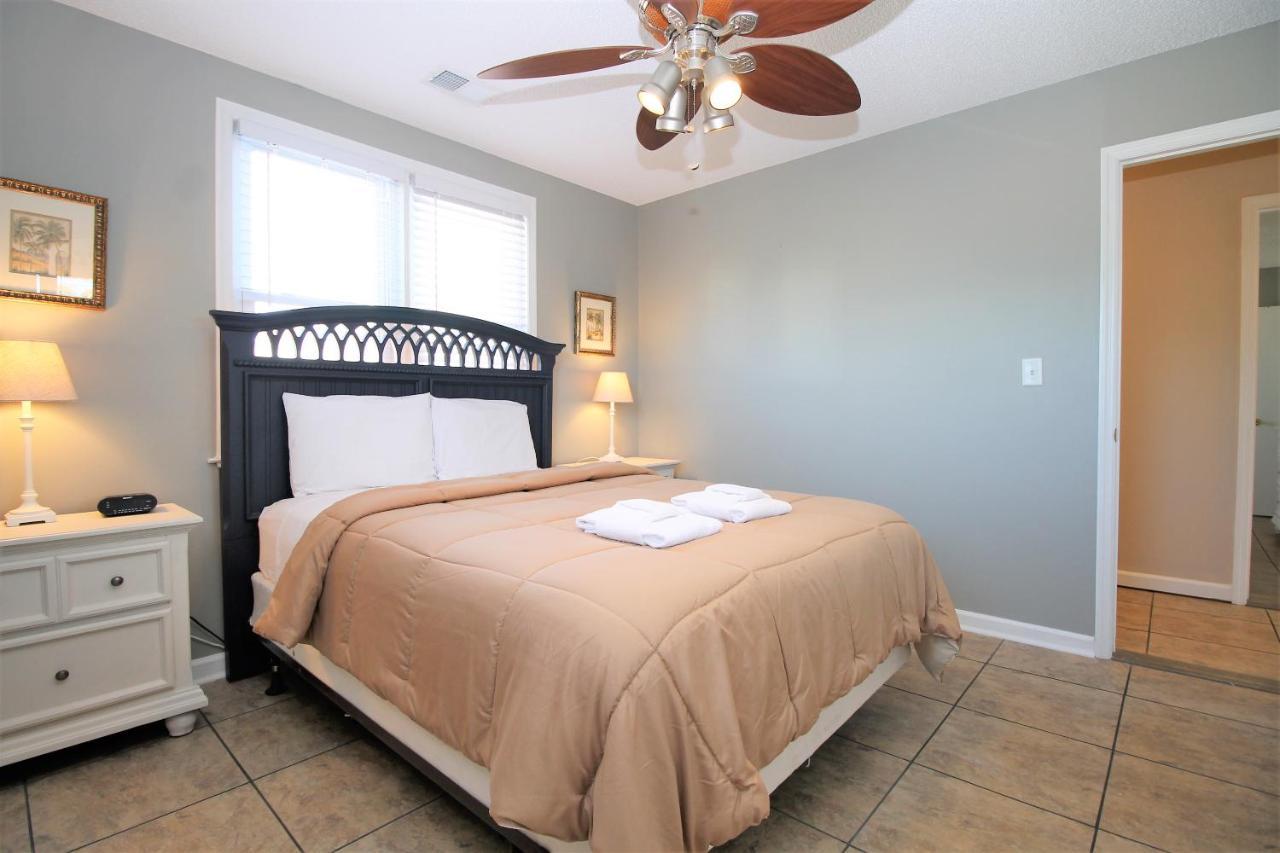 פולי ביץ' Salty Shack Unit C - Salty Shack - Dog Friendly Home - Across From The Beach - Central Location! מראה חיצוני תמונה