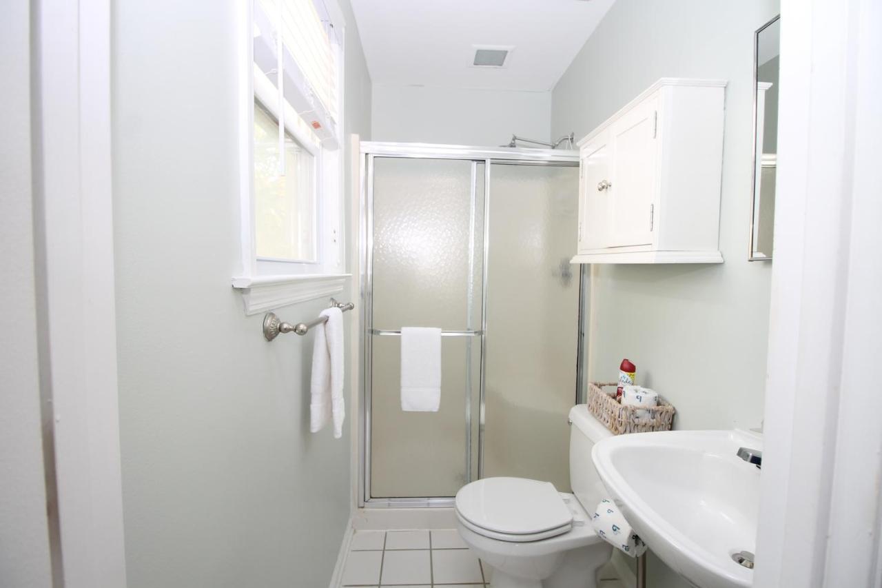 פולי ביץ' Salty Shack Unit C - Salty Shack - Dog Friendly Home - Across From The Beach - Central Location! מראה חיצוני תמונה