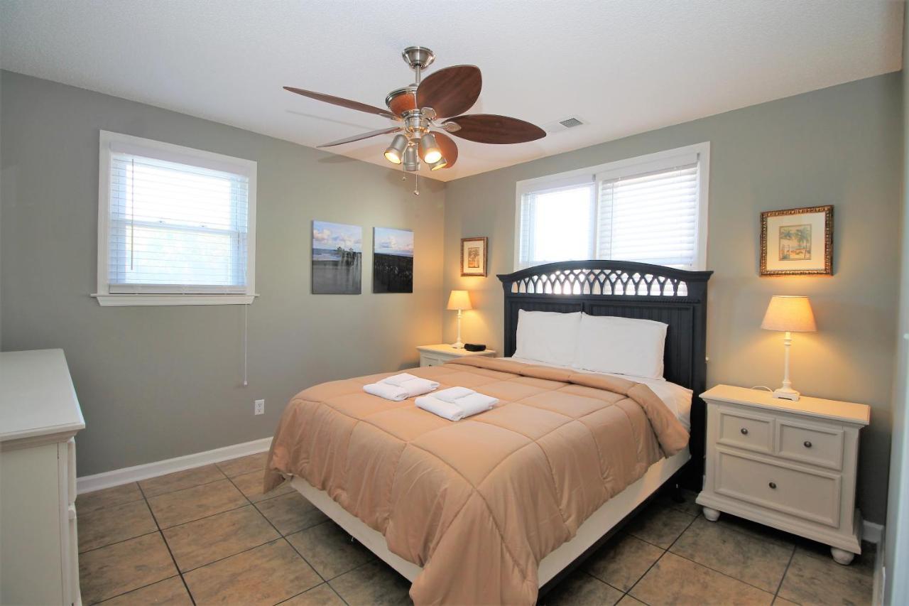 פולי ביץ' Salty Shack Unit C - Salty Shack - Dog Friendly Home - Across From The Beach - Central Location! מראה חיצוני תמונה